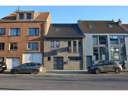 logement moderne et économe en énergie avec un espace éto...