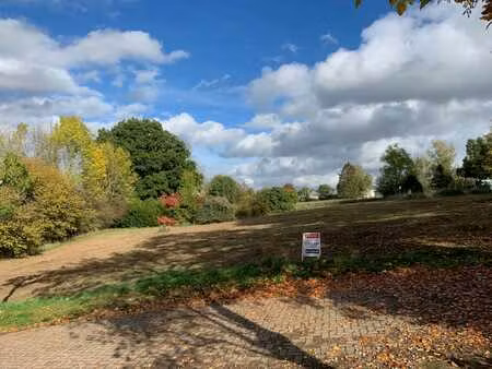 très beau terrain +/_ 1800 m2