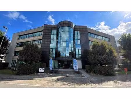 bureau au rez-de-chaussée à louer dans le royal house à ber