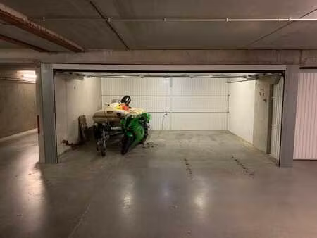 garage double situé au centre de blankenberge