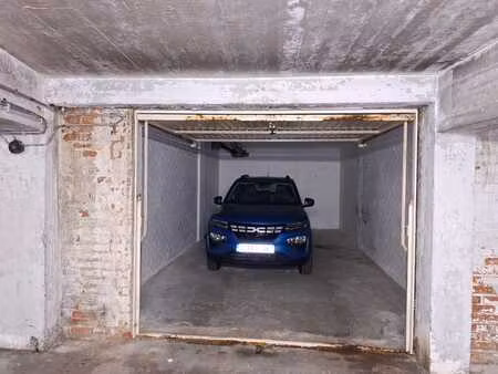 grand garage a louer