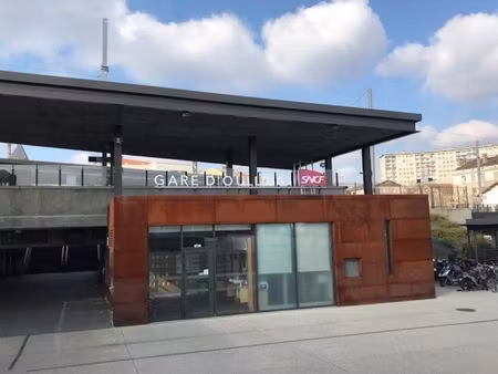 stationnement journée métro gare oullins