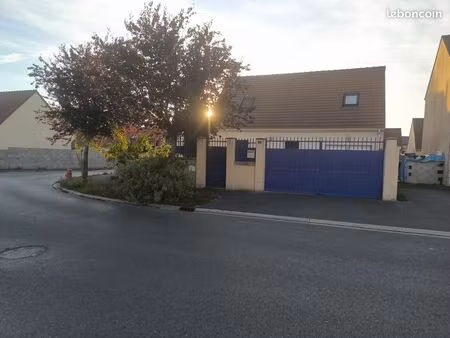 maison 5 pièces avec terrasse et jardin. loyer 1240