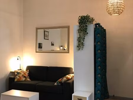 f2 meublé au coeur du centre historique