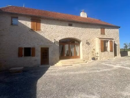 maison en pierre avec dépendance