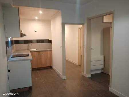 f2 40m2 refait à neuf brignoles centre