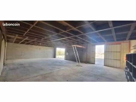 entrepot 225 m2 ( hangar  box de stockage)