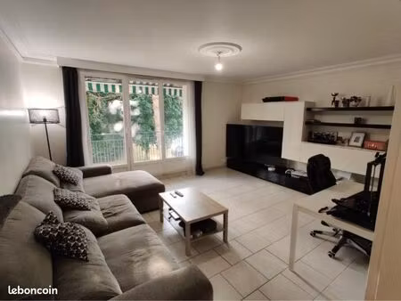 loue deux pièces 50m2 quartier christ roi