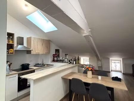 t2 de 50 m² refait à neuf – beaurepaire (place de la paix)