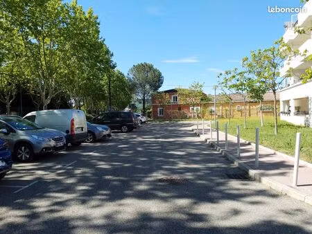 location place de parking