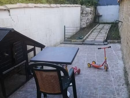 maison t2 meublé avec une véranda ouvert  une cour et un jardin niort centre-ville