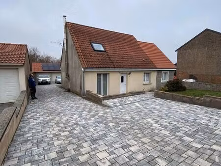 maison individuelle à vendre à ebersviller : charme et confort avec deux garages indépenda