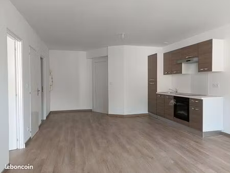 t2 refait à neuf – beaurepaire (place de la paix)