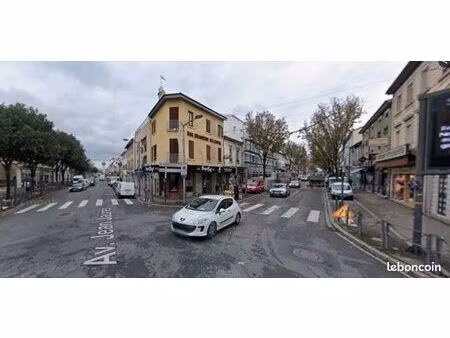 commerce habillement/textile 86 m²