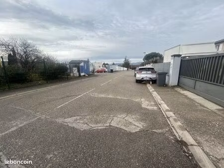 garage/station service 400 m²