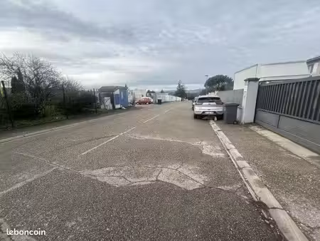 garage/station service 200 m²