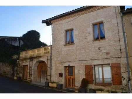 maison village en pierres avec terrasse  petit jardin et garage
