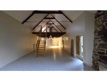 propriété au calme   dépendances avec terrain 10 000 m²