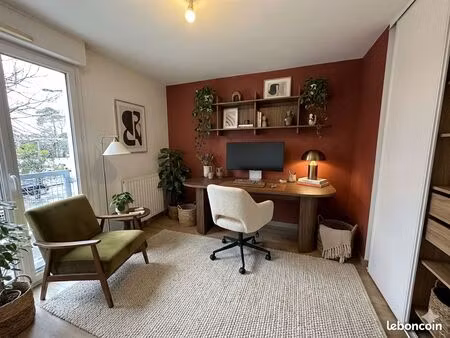 bureau meublé à louer -sautron centre -11m2