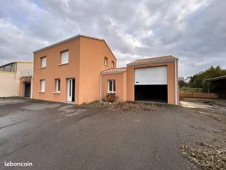 bureaux autos 52 m²