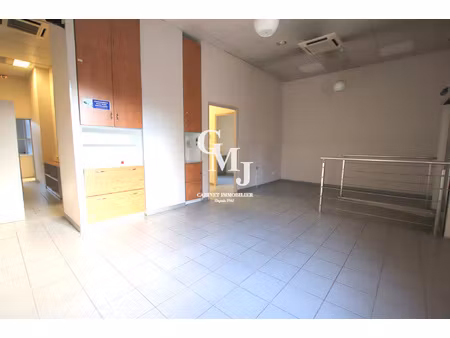 frejus - locaux - 116 2 m2