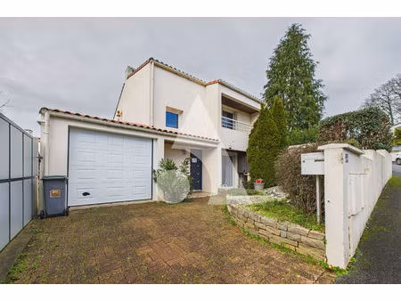 maison familiale avec jardin au calme - bourg sous la roche