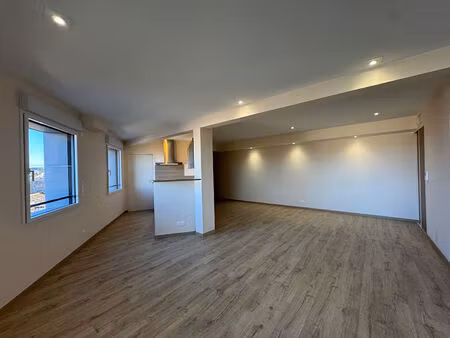 appartement t4 avec terrasse et parking