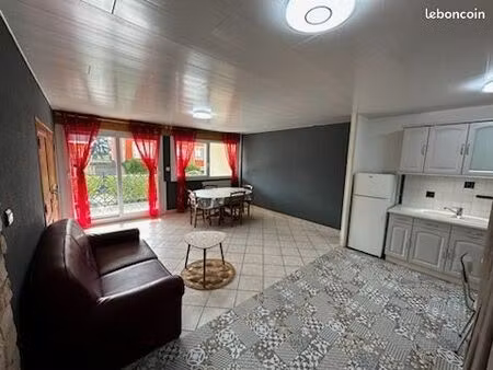 lumineux t2  meublé  non fumeur  proche centre charleville