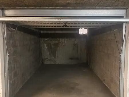location garage 13 m² - box sécurisé en sous-sol à melun