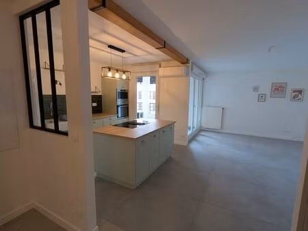 lyon 9e - t3 entièrement rénové + garage - au pied métro/gare de vaise