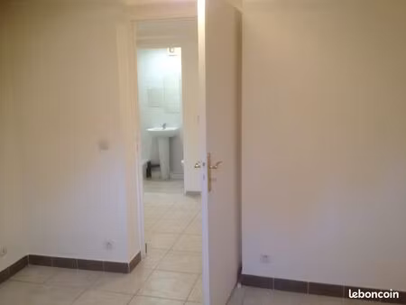 jolie petit t2 refait à neuf à orly ville