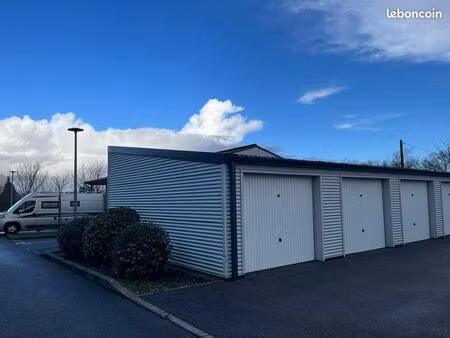 box garage accès pmr 20 m2 + 11m2 de stockage de mezzanine