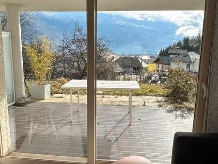 à louer – appartement t2 meublé avec terrasse  jardin et garage – mercury (le villard)