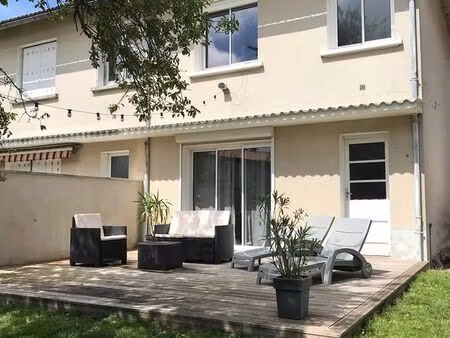 maison 3 chambres  garage + extérieur