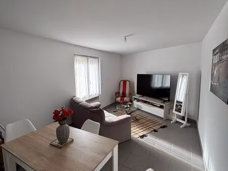 apparemment t2 avec perite court