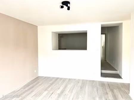 t3 de 50 m2 entièrement rénové  meublé et équipé - location longue durée