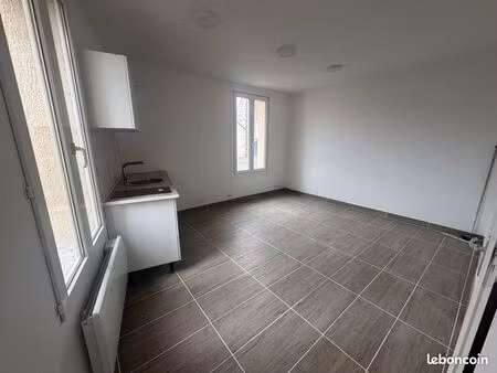 studio 25 m² refait à neuf – rdc – montmacq