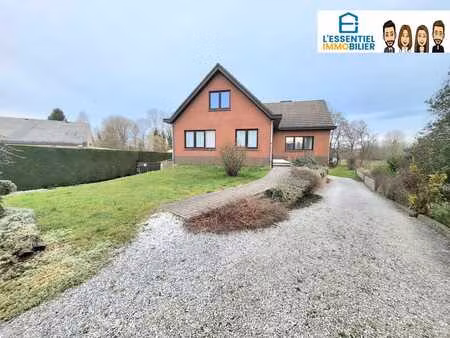 superbe villa 4 chambres avec garages et piscine! a ne pa...