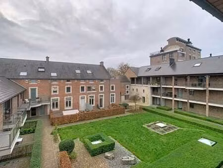 prachtige duplex te huur in hartje hoegaarden!