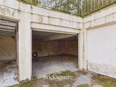 grand garage sécurisé