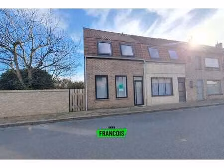 maison semi-ouverte avec 3 chambres  double garage et jardi…