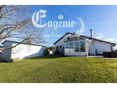 maison de 117m²entièrement rénovée avec jardin de 860m² véranda et garage