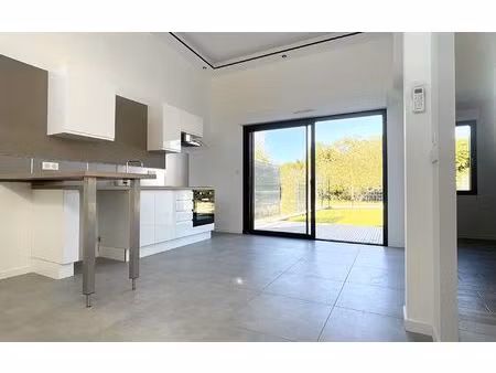 location maison  m² t-3 à saintes  950 €