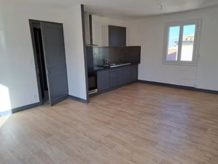 location appartement 3 pièces 65 m² à ille-sur-têt (66130)  675 €