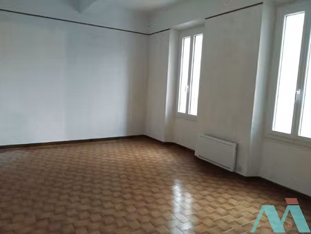 à louer appartement t3 en rez-de-chaussée avec grand garag