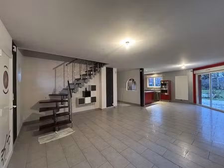 vente maison 5 pièces 160 m² lons-le-saunier (39000)