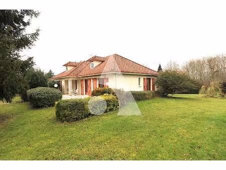 maison robuste de 7 pièces 215 m²