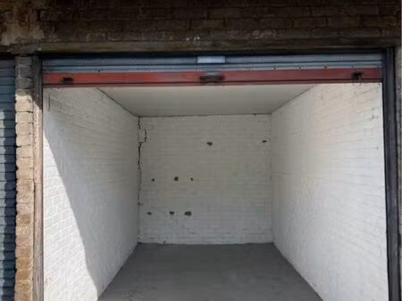 location garage faubourg des 3 maisons