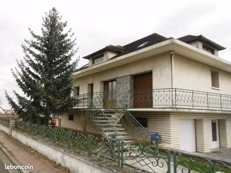 t2 et son petit espace extérieur