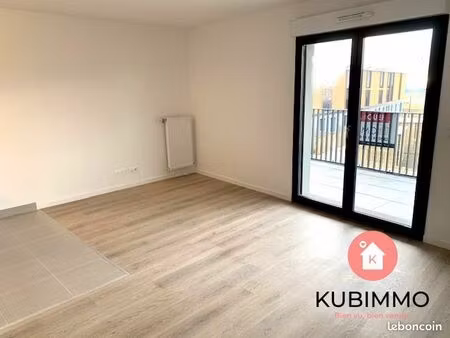 studio 1 pièce 32 m²